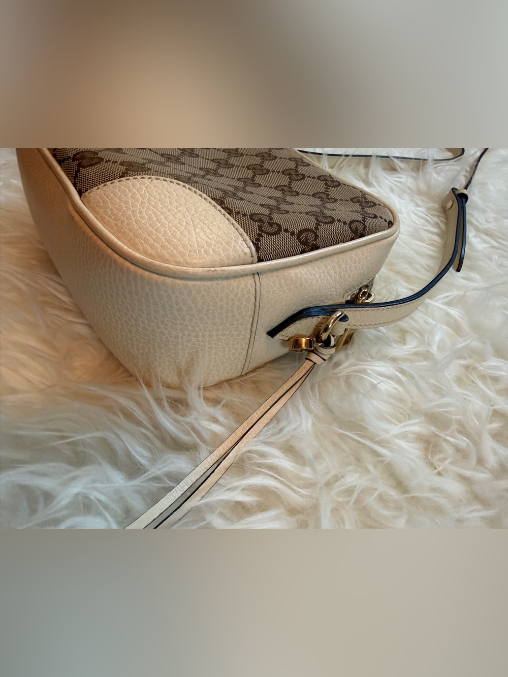 Gucci GG Supreme Crossbody Bag with Cream Trim - Picture 7 of 11